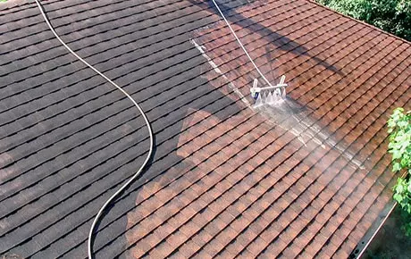 Mycie dachu myjką ciśnieniową
